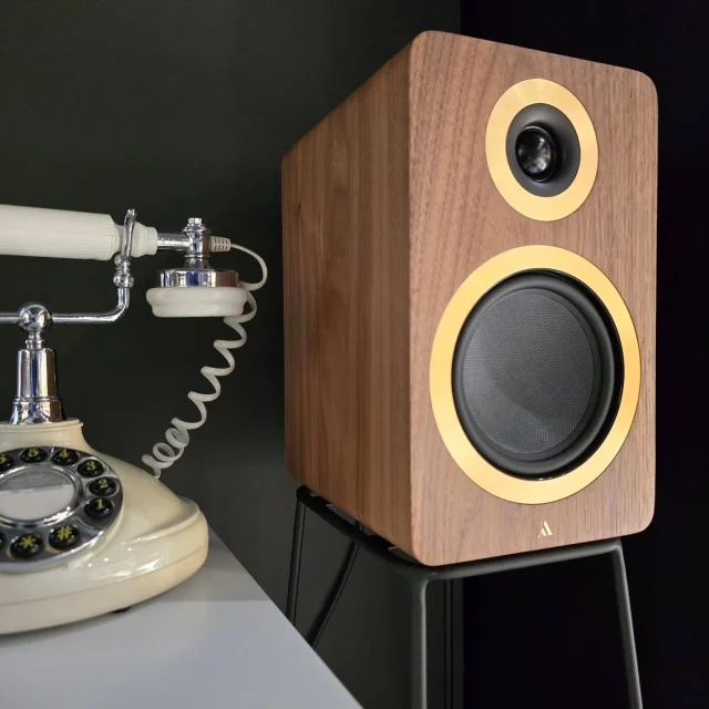 👉Bokset Aktive Forte A5 Wifi nga Argon Audio ofrojne cilesi audio ne nivel audiofil. Te pajisura me BT dhe Wifi te ofrojne jo vetem lidhje direkte phono me gramafonin ose TV tende, por edhe shijon muzike nga celulari ose spotify🎼
Ne ngjyre kafe druri jane nje pale bokse premium per te shijuar muzike cilesore ne ambjentin tend.

Me shume info gjeni ne faqen tone web : gramafon.al / audio&hifi

#bokse #premiumspeakers #hifispeakers #aktivespeakers #boksebluetooth #argonaudio #forteA5wifi